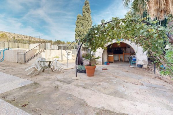 Elche Villa For Sale with Swimming Pool